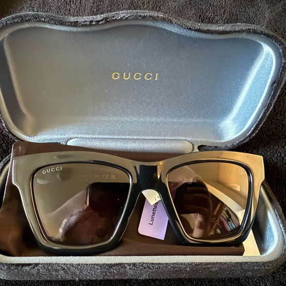 Gucci Black Sunglasses - Picture 4 of 10